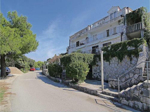 Three-bedroom Apartment In Mljet