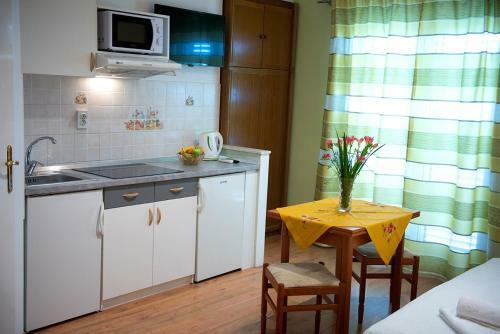 Hostal Apartments And Rooms Robert G