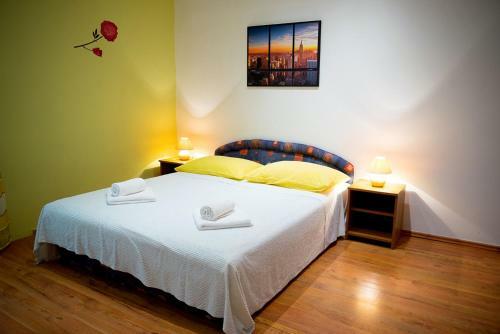 Hostal Apartments And Rooms Robert G