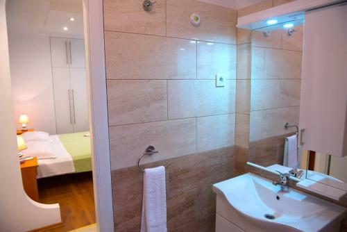 Hostal Apartments And Rooms Robert G