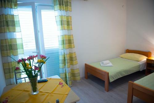 Hostal Apartments And Rooms Robert G