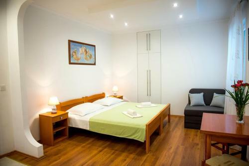Hostal Apartments And Rooms Robert G