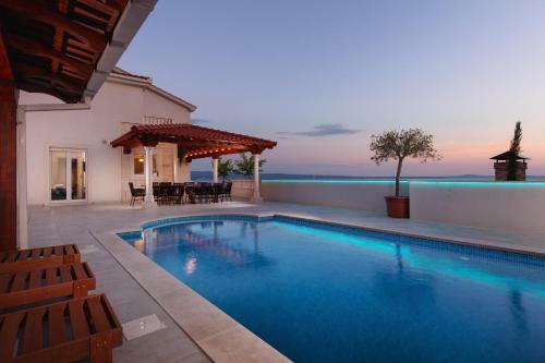 Villa Gg: The White Villa