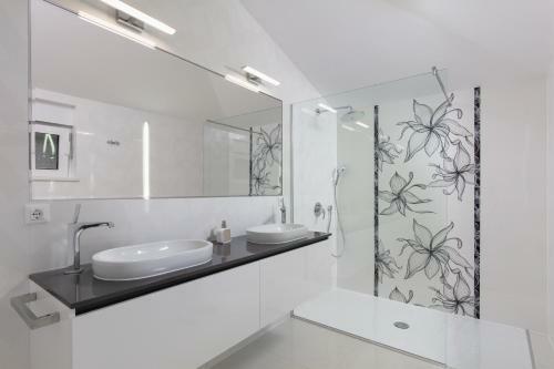 Villa Gg: The White Villa
