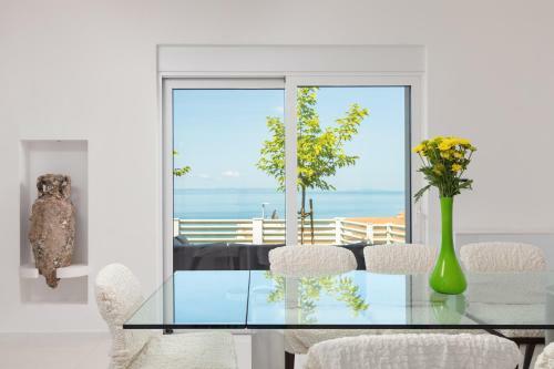 Villa Gg: The White Villa