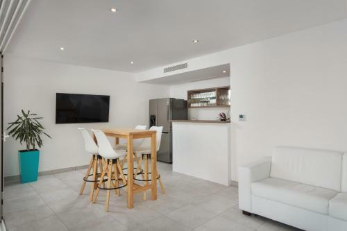 Villa Gg: The White Villa