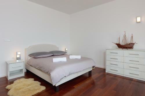 Villa Gg: The White Villa