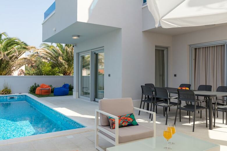 Bed & Breakfast Luxury Villa Karla