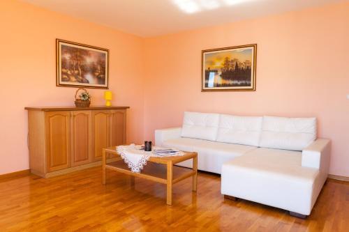Beach Apartment Podstrana 2