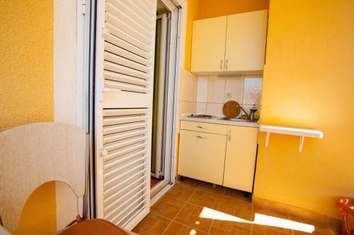 Apartments With A Parking Space Podgora (makarska) - 12816