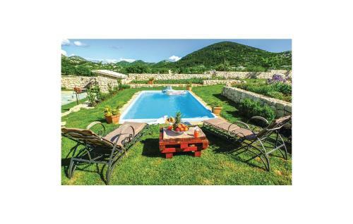 Two-bedroom Holiday Home In Podgora