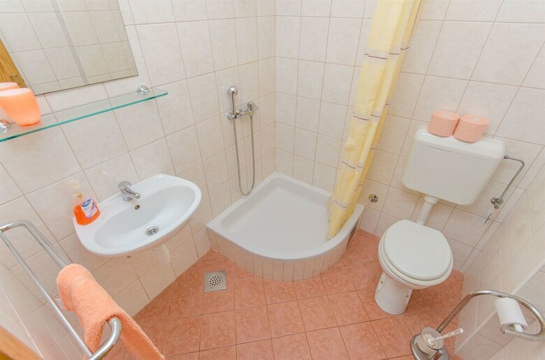 Hostal Apartments Villa Skala