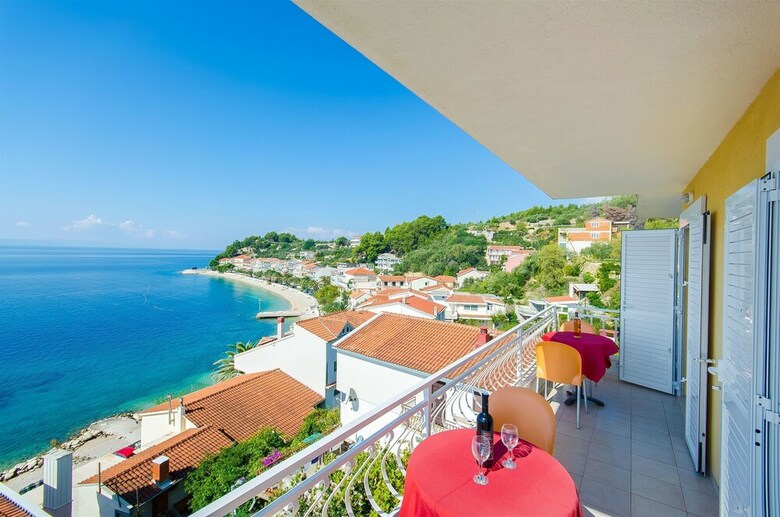 Hostal Apartments Villa Skala