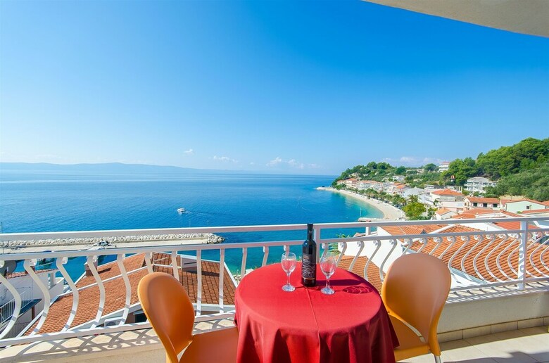 Hostal Apartments Villa Skala