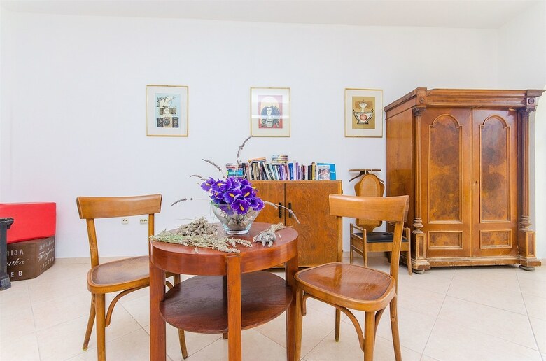 Hostal Apartments Villa Skala