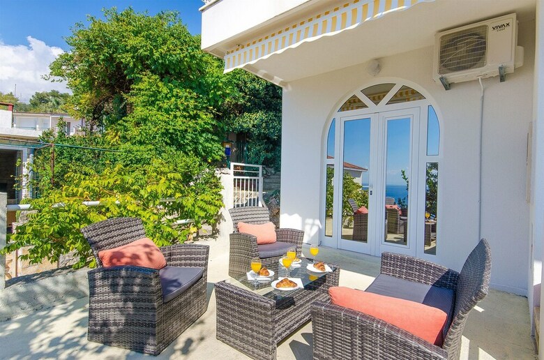 Hostal Apartments Villa Skala