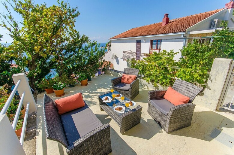 Hostal Apartments Villa Skala