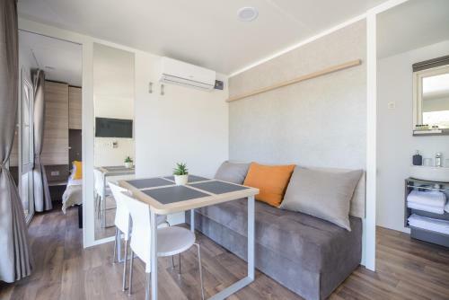 Medora Orbis Mobile Homes & Glamping