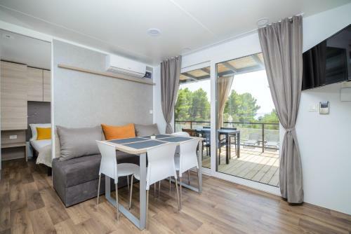 Medora Orbis Mobile Homes & Glamping