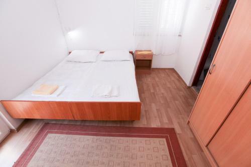 Hostal Apartments Adna
