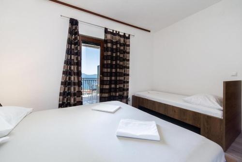 Apartments By The Sea Brist (makarska) - 6867