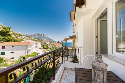 Apartments By The Sea Brist (makarska) - 6867