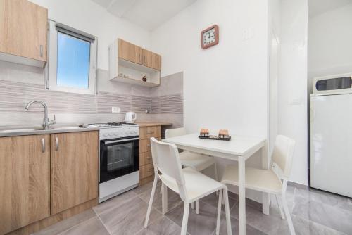 Apartments By The Sea Brist (makarska) - 6867