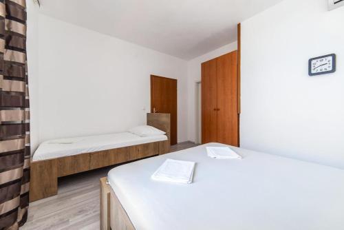 Apartments By The Sea Brist (makarska) - 6867