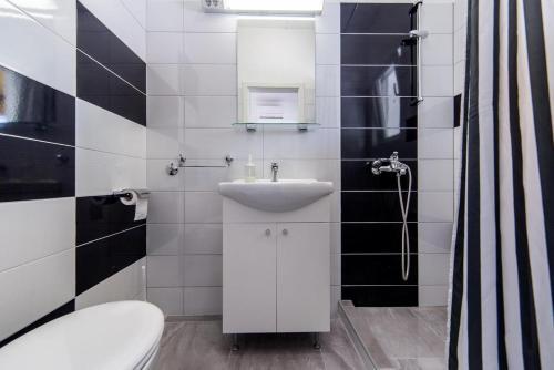 Apartments By The Sea Brist (makarska) - 6867
