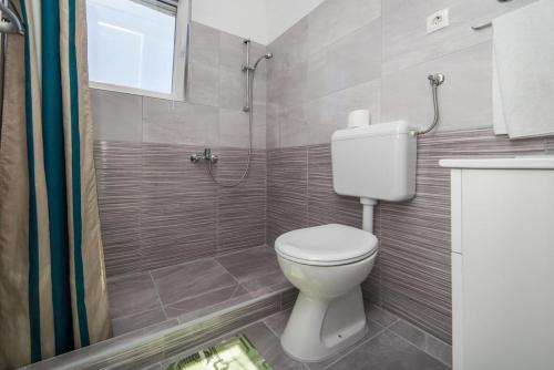 Apartments By The Sea Brist (makarska) - 6867