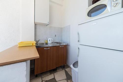 Apartments By The Sea Brist (makarska) - 6867