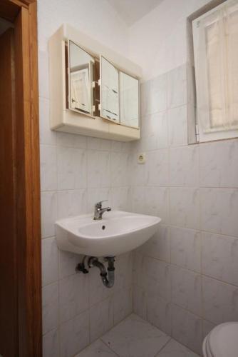 Apartments By The Sea Podaca (makarska) - 6745