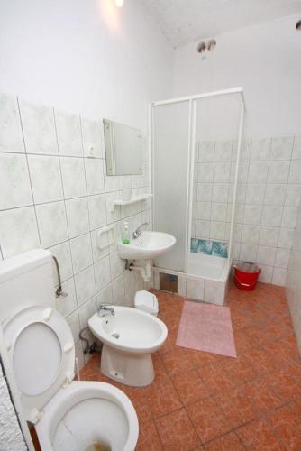 Apartments By The Sea Brist (makarska) - 9674