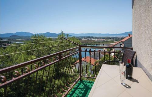 Three-bedroom Apartment In Ploce