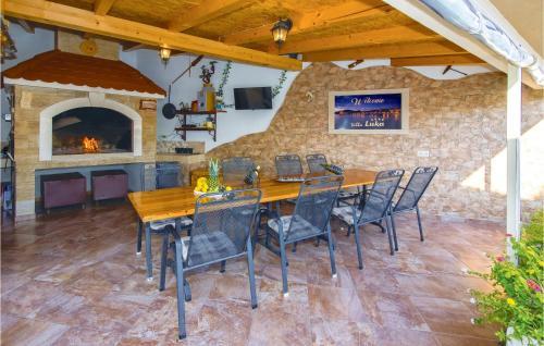 Holiday Home Kastel Stafilic - 01