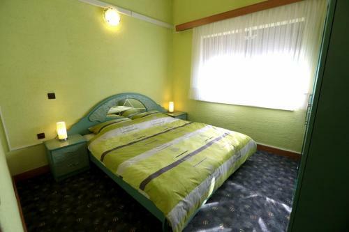 Apartment Pirovac 13692b