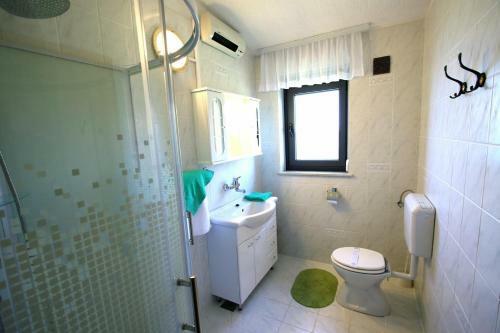 Apartment Pirovac 13692b