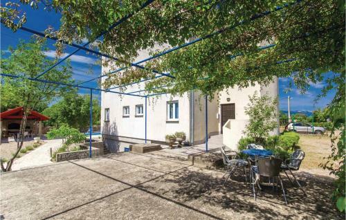 Apartment Pinezici 27