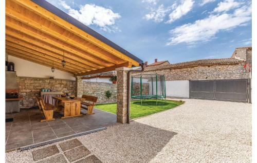 Two-bedroom Holiday Home In Peruski