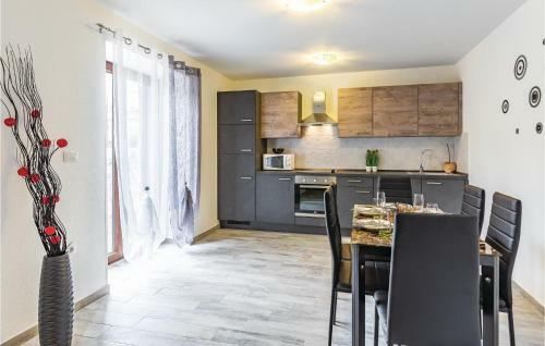 Two-bedroom Holiday Home In Peruski