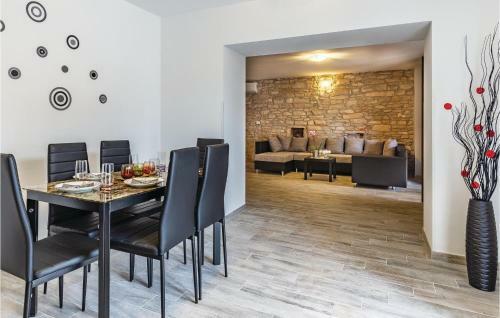 Two-bedroom Holiday Home In Peruski
