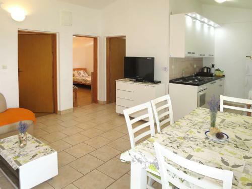 Apartment Haus Mira (vir122)
