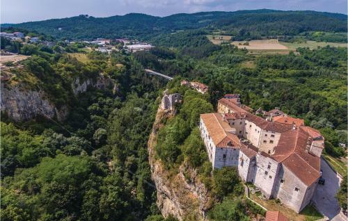 Three-bedroom Holiday Home In Pazin