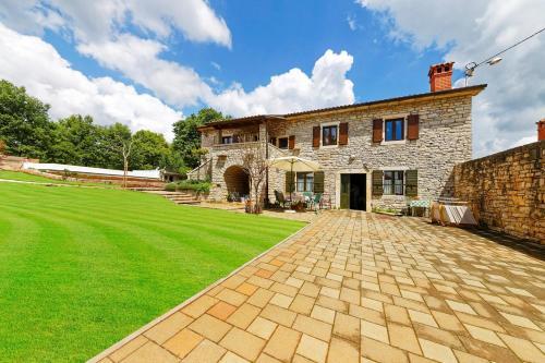 Spacious Villa Sany With Private Pool