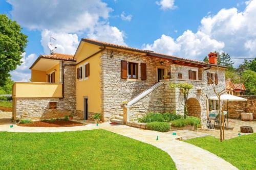 Spacious Villa Sany With Private Pool