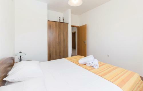 Eight-bedroom Holiday Home In Pasman
