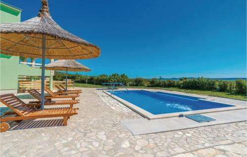 Five-bedroom Holiday Home In Pakostane