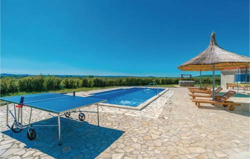 Five-bedroom Holiday Home In Pakostane