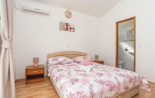 Five-bedroom Holiday Home In Pakostane