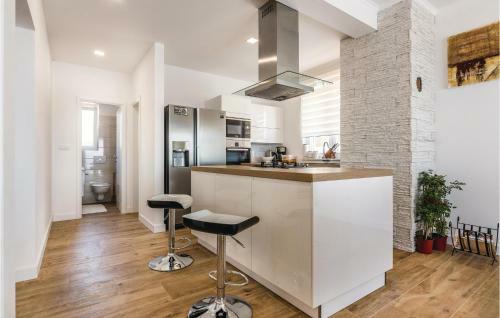 Three-bedroom Holiday Home In Pakostane